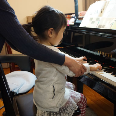 ピアノ教室　子供